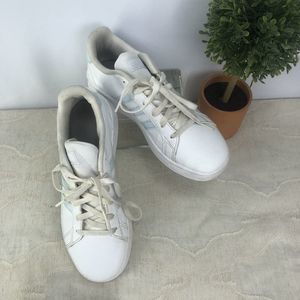Kids Unisex Adidas Grand Court Cloudfoam Comfort Shoes. Size 4